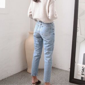 Everlane Women's Straight Leg Jeans in Light Blue 90’s cheeky